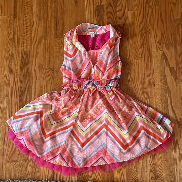 Collared Pink Dress with multi-colored pattern and Pink Belt Size 12 - Picture 4 of 7